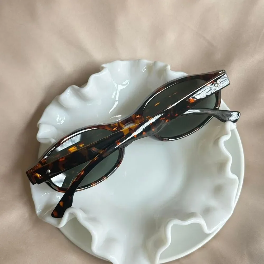 y2k style sporty black and brown tortoise shell sunglasses